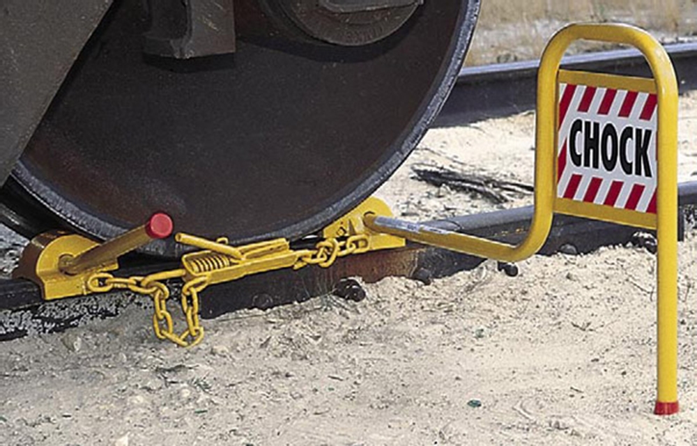 C-2 Type Double Steel Rail Chock with Tightener with Flag Exposed Rail 
Weight 20 lbs